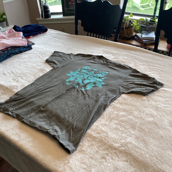 Mens Short Sleeve RVCA Shirt. Size Small. - Picture 3 of 3